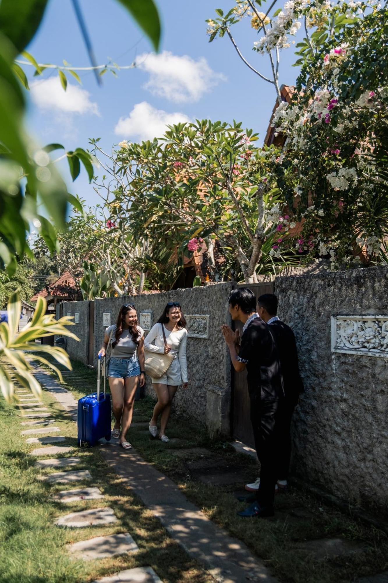 Yoki'S Bungalow Kuta  Экстерьер фото